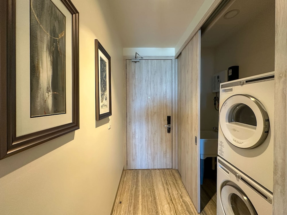 2BR Iconic Oceanfront Escape