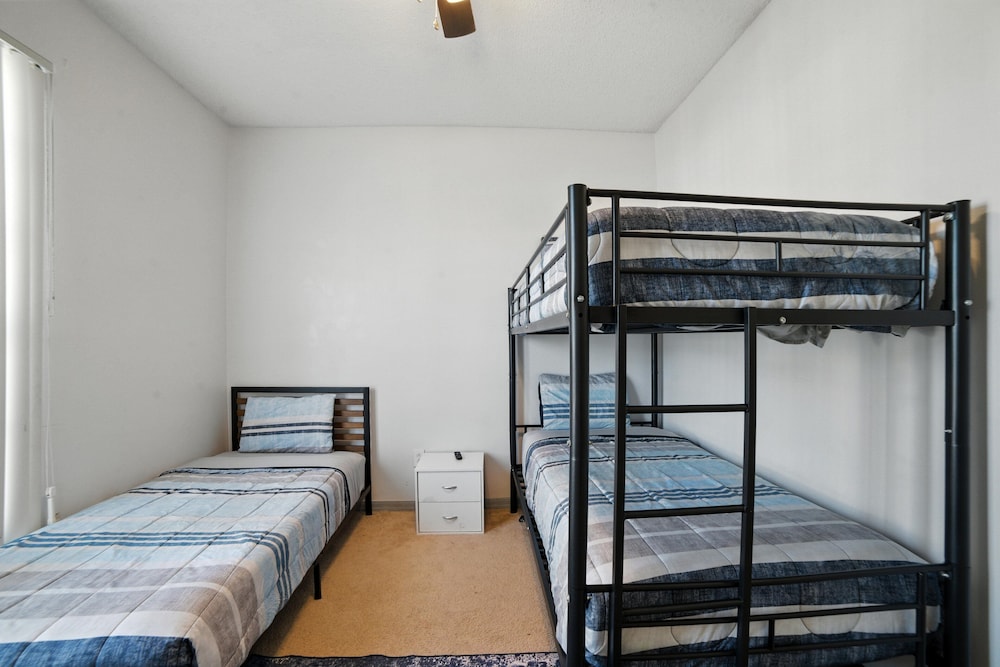 Family Retreat With Private Pool Near Disney! 3 Bedroom Residence
