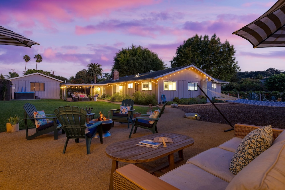Hummingbird Haven by Avantstay Dog-friendly Near the Beach Huge Yard Hot Tub