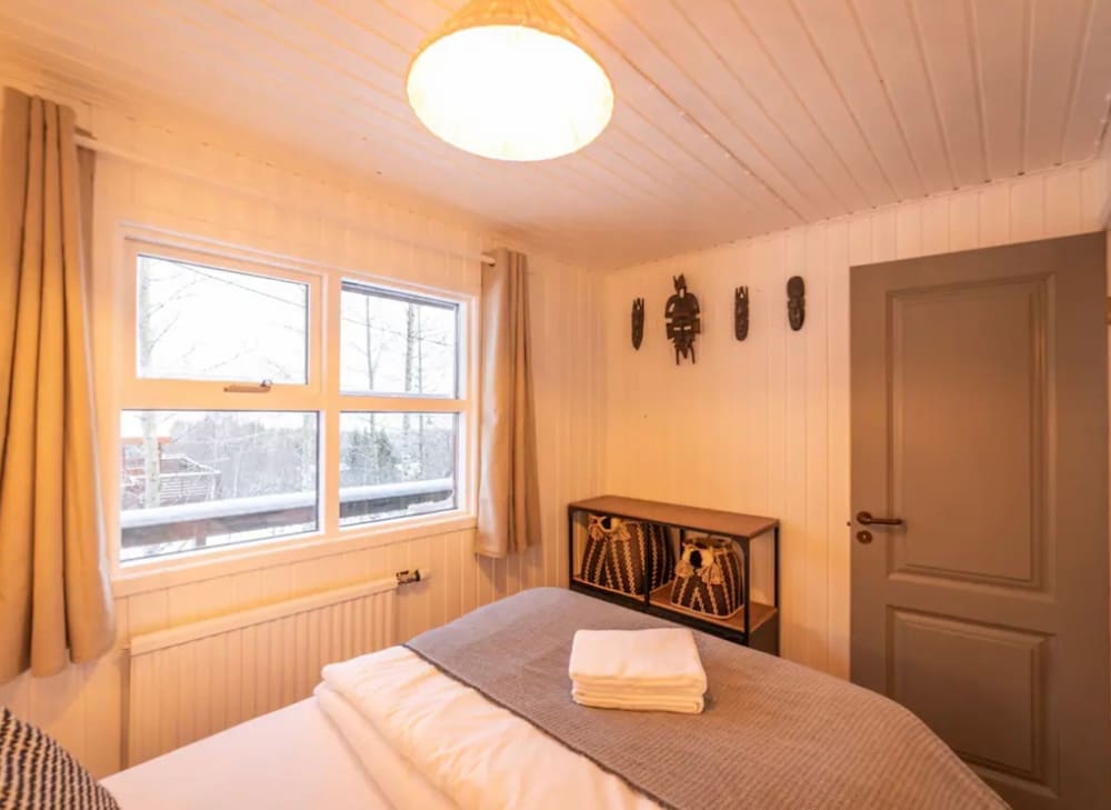 Traditional Cottage with Jacuzzi andLake view 4