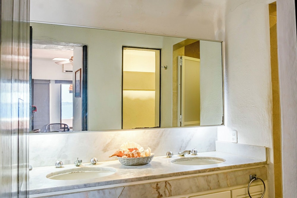 Flat with Unbeatable Views & 2 Bedrooms