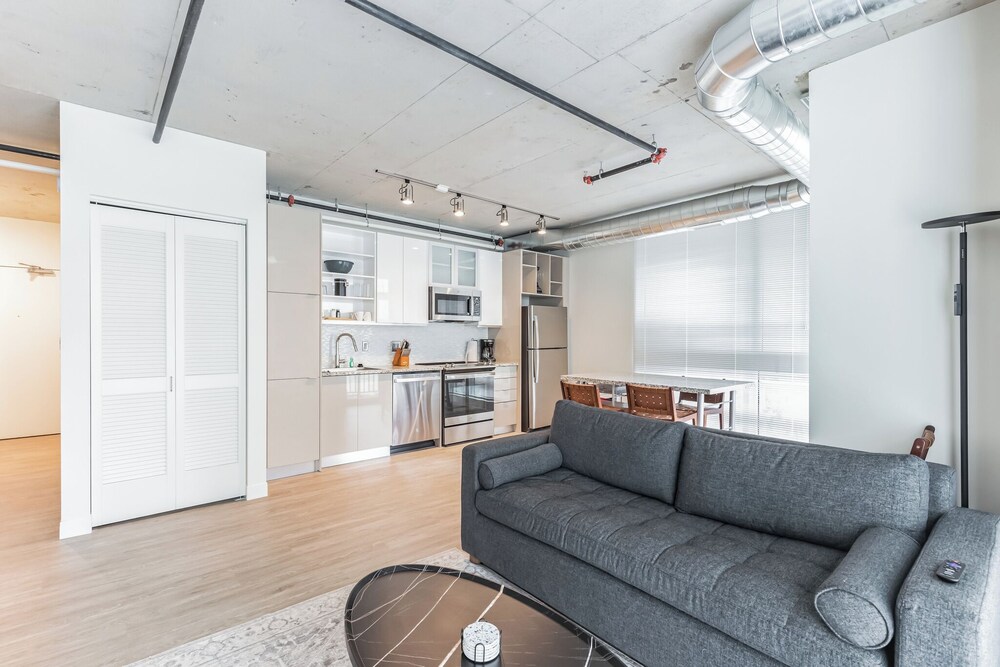 Cleveland Vacations - Sleek DT Cleveland Apt at City Club - Property Image 13