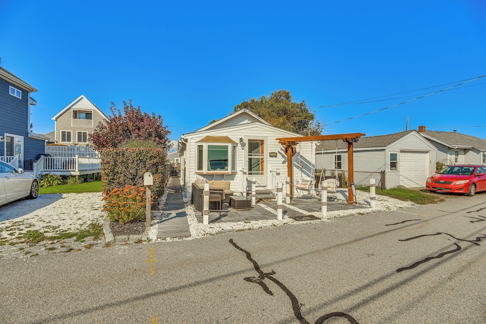 Walk to Beach: Water-view Abode in Portsmouth!