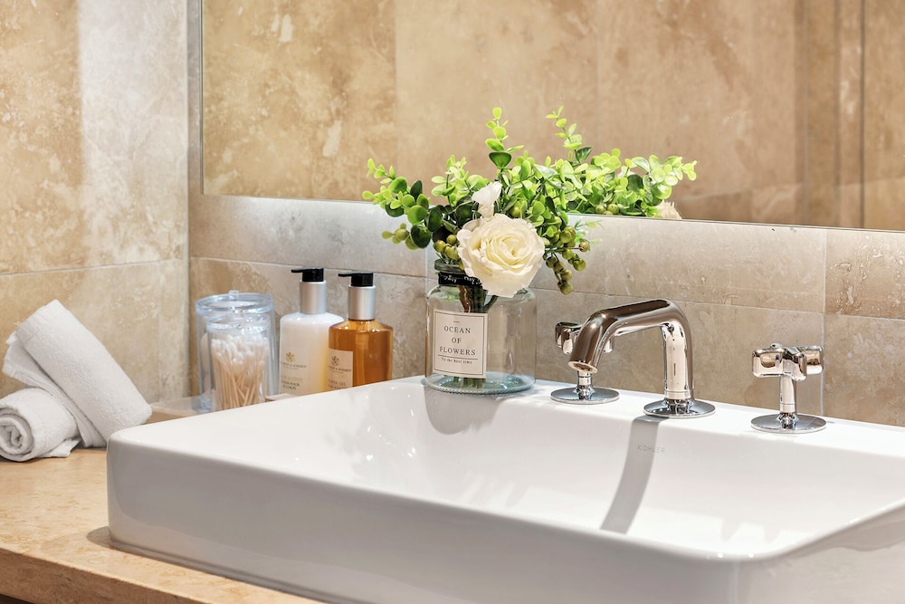 Luxury Vacation Rentals at 1 Hotel & Homes by LRMB