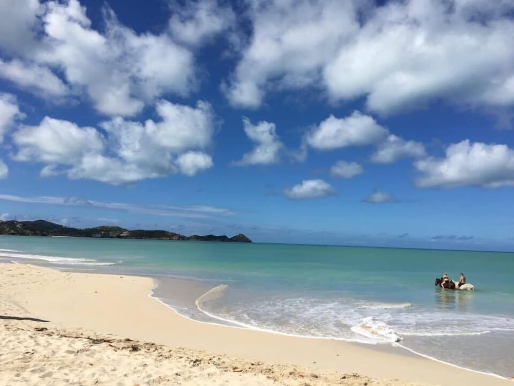 HBK Villa Rentals at Jolly Harbour