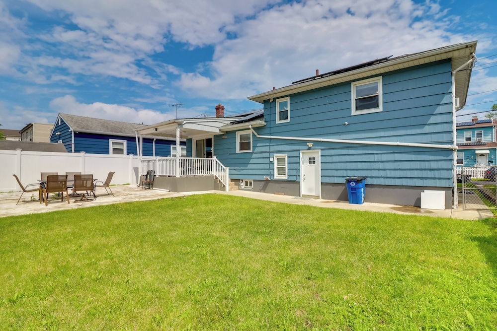 5 Mi to Dtwn Newark: Hillside Vacation Rental