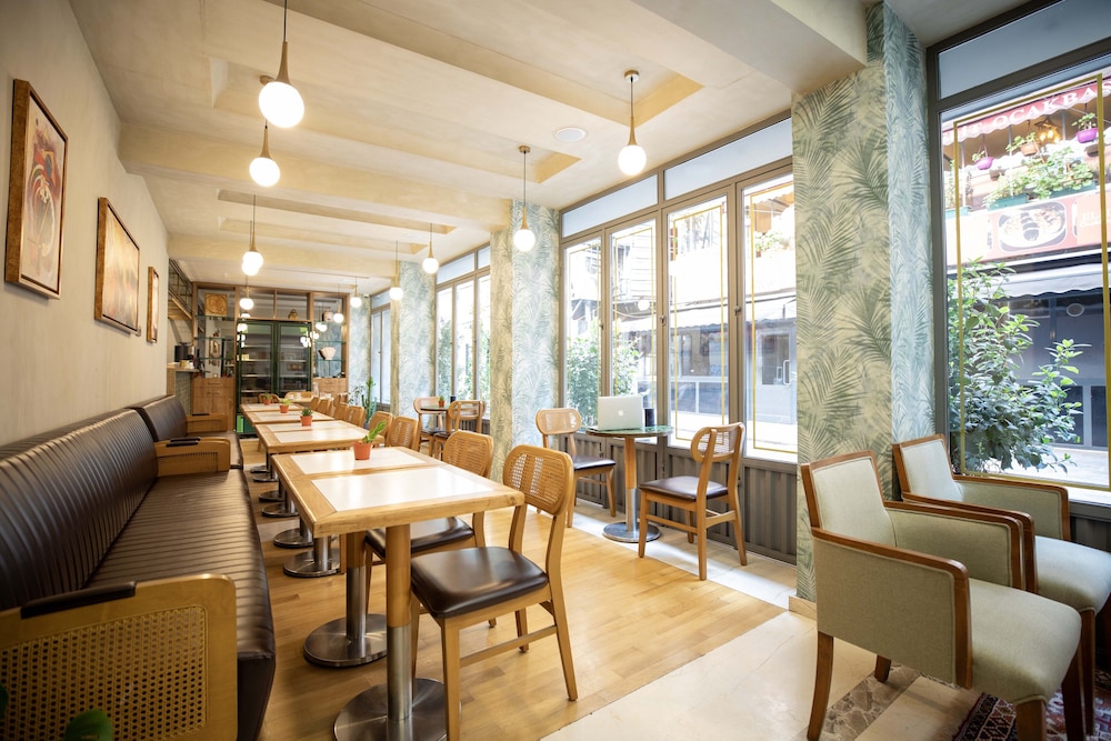 21 Rooms Hotel - Image 7