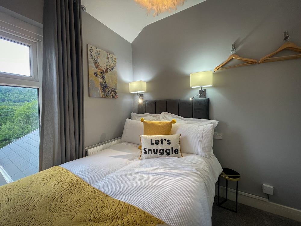 Captivating House in Aberdare Sleeps 6 Near Brecon view 2
