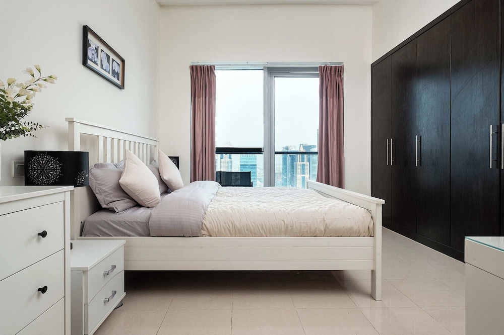 Stunning Marina View 1 bedroom
