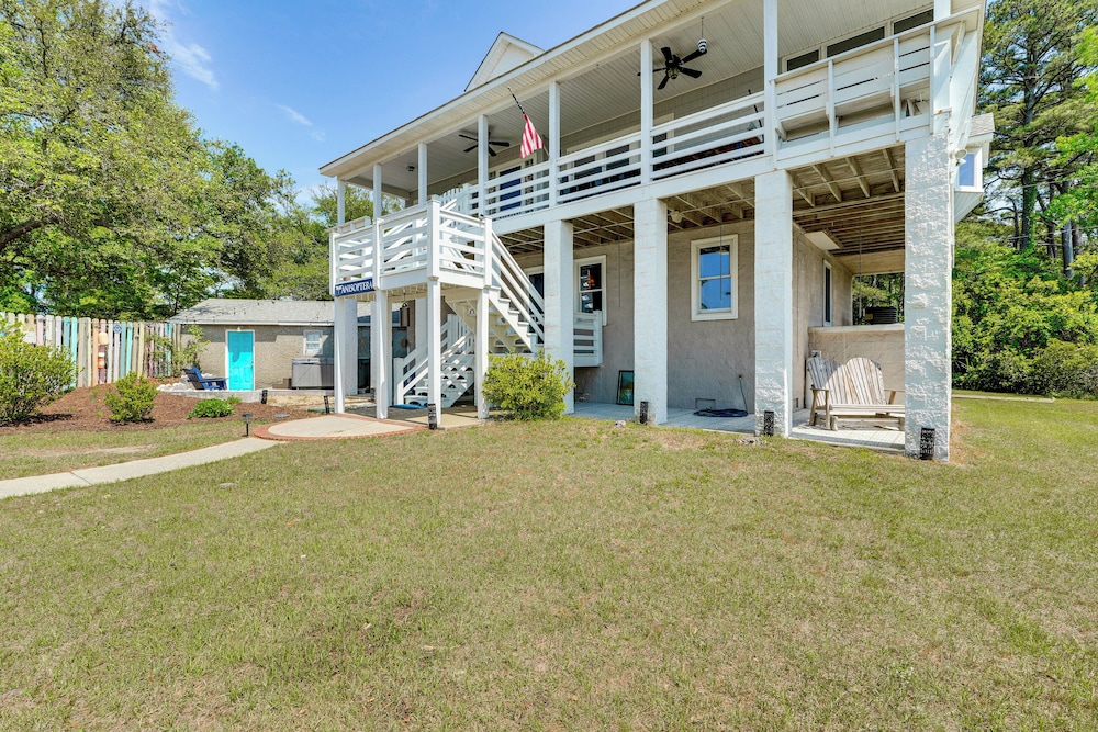 Hot Tub & Bay Views: Kill Devil Hills Haven!