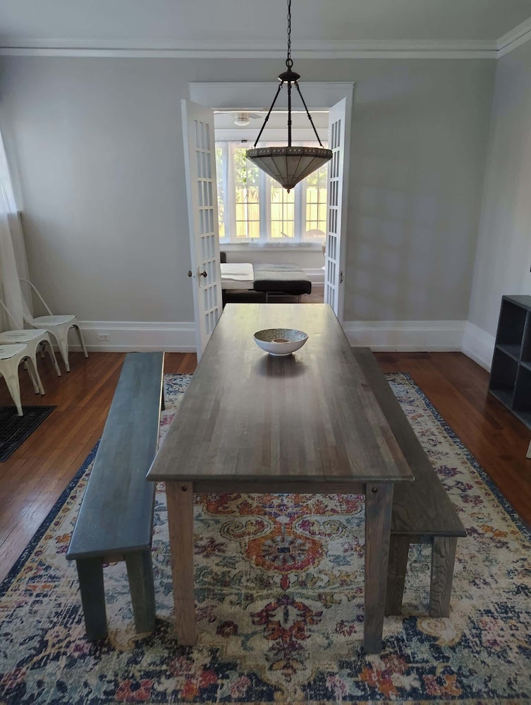 29th Street Trendy Lakeview Craftsman 8
