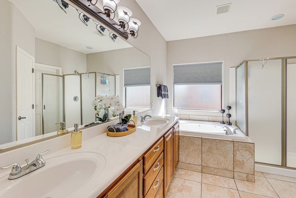 Gold Canyon Golfer's Getaway w/ Scenic Views!