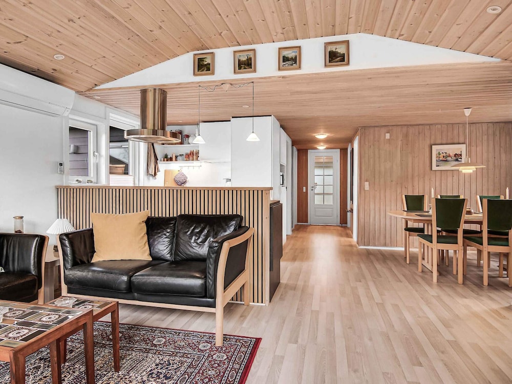 5 Star Holiday Home in Hals