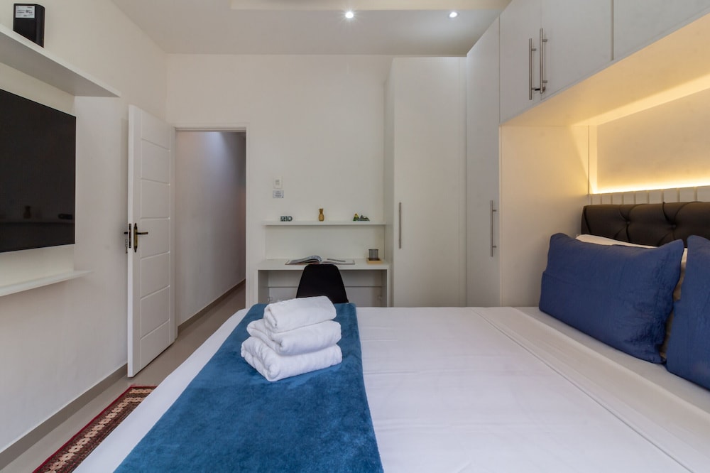Just a few Steps From Copacabana Beach Pf512
