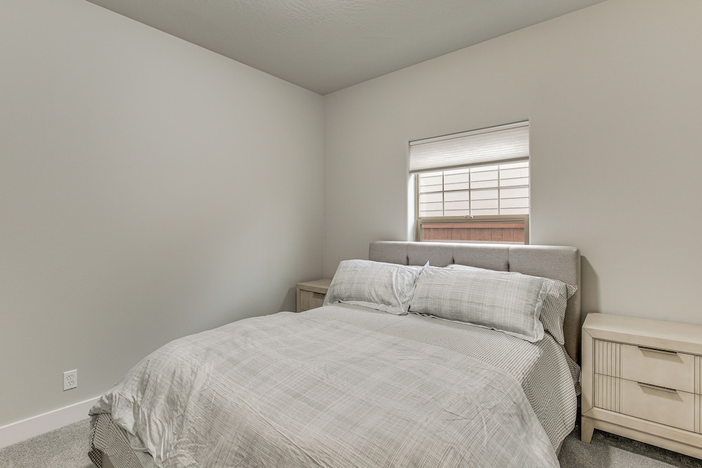 Eugene Area Home: 18 Mi to U of O!