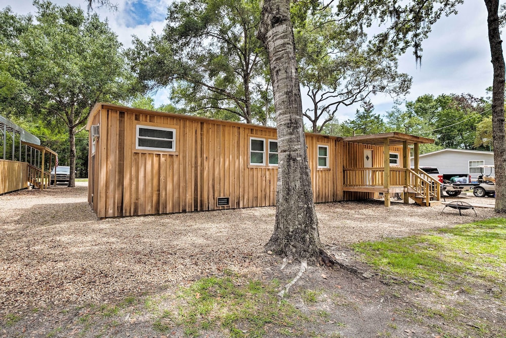 Cabin w/ Fire Pit, Walk to Steinhatchee River!