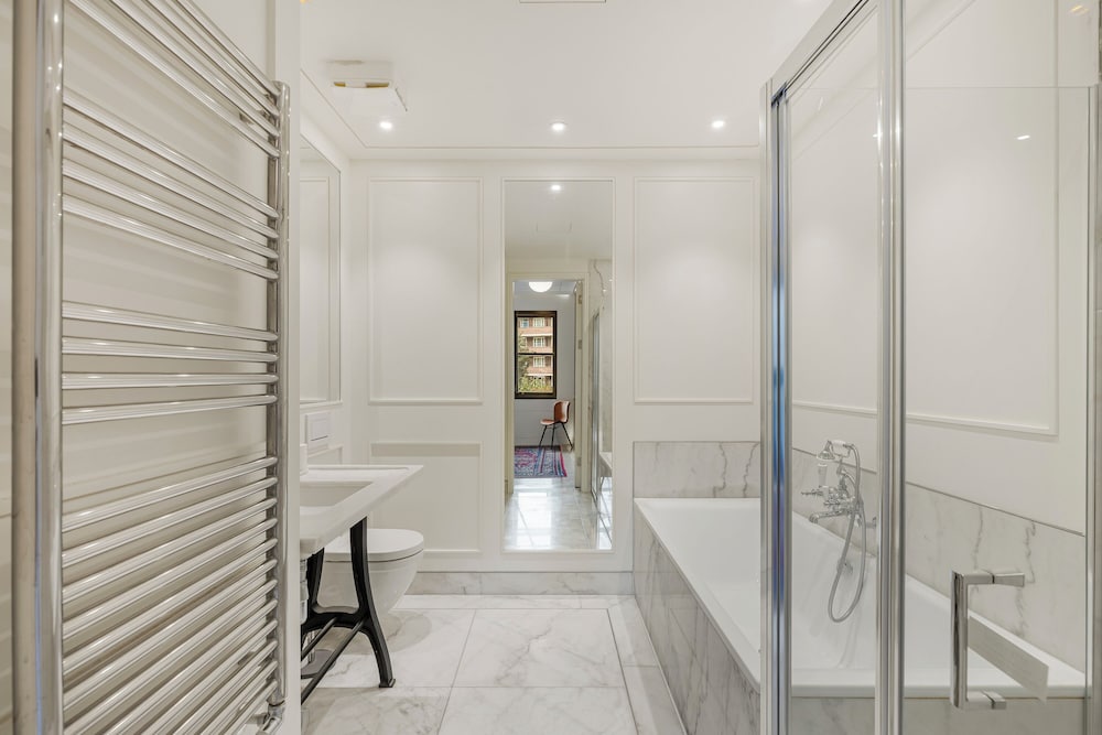 Spacious 5 Bdrm Townhouse in Camden