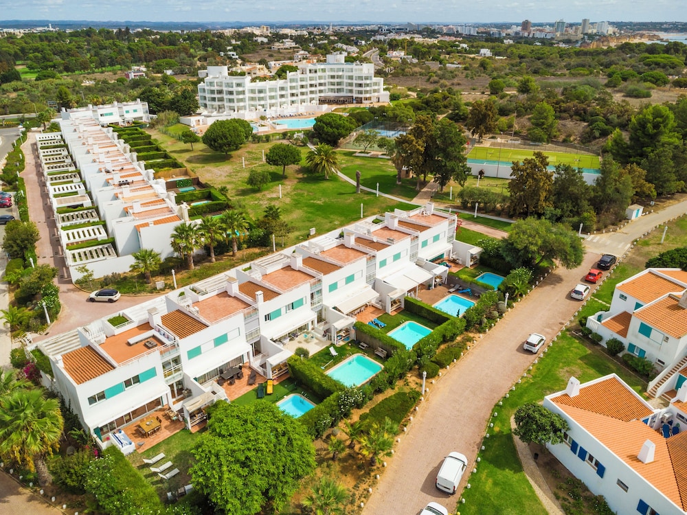 Sunny 5BR Villa at Prainha Club