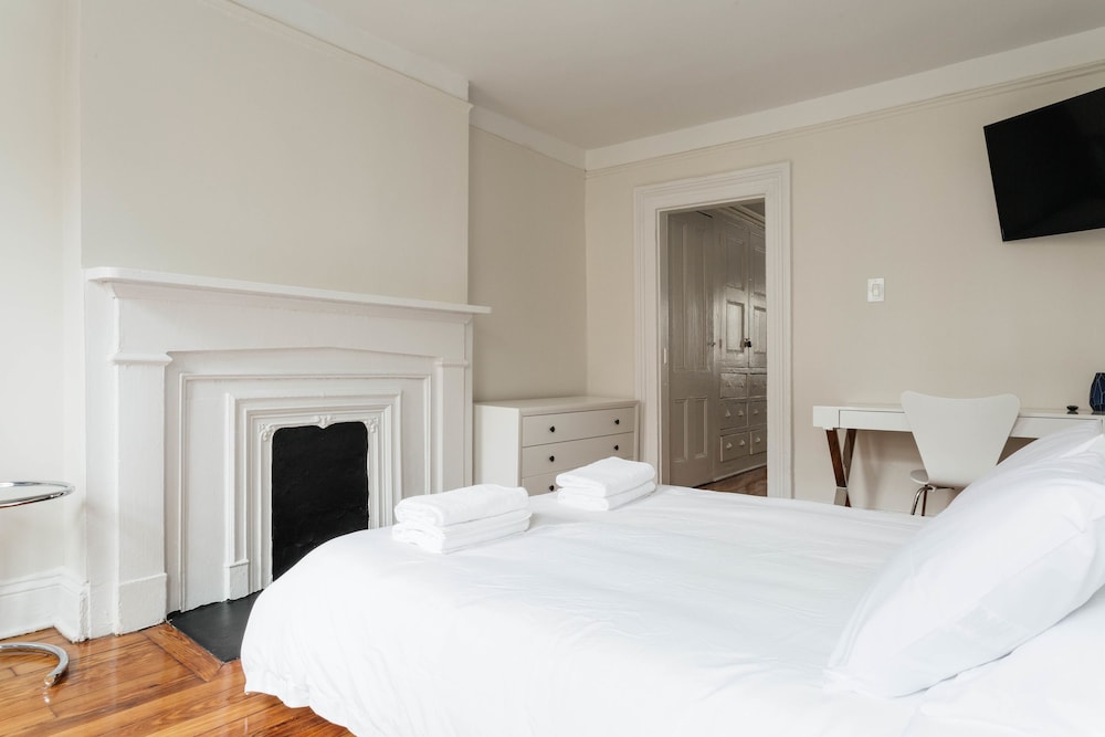 West Village 2 BR and Private Roof Deck