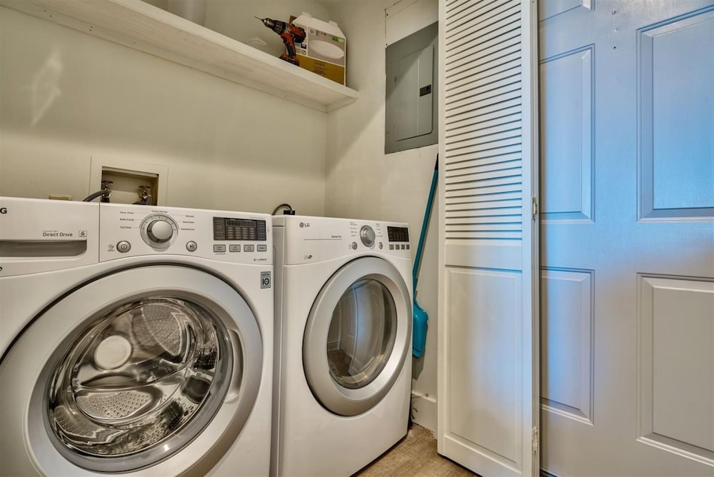 Beachfront Townhome in Seacrest + Free Tickets: Bikes, Dolphin Cruise & More!