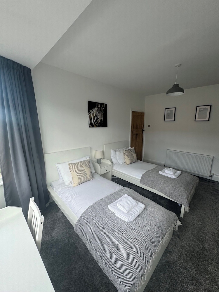 Simonside Apartment - Sleeps 6 -parking