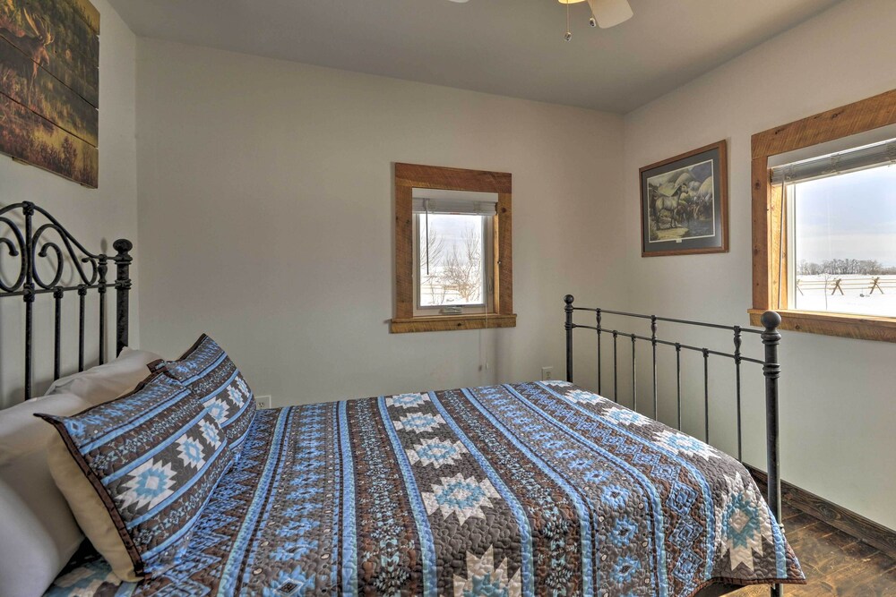 Private Powell Ranch Cabin w/ Mountain Views! view 3