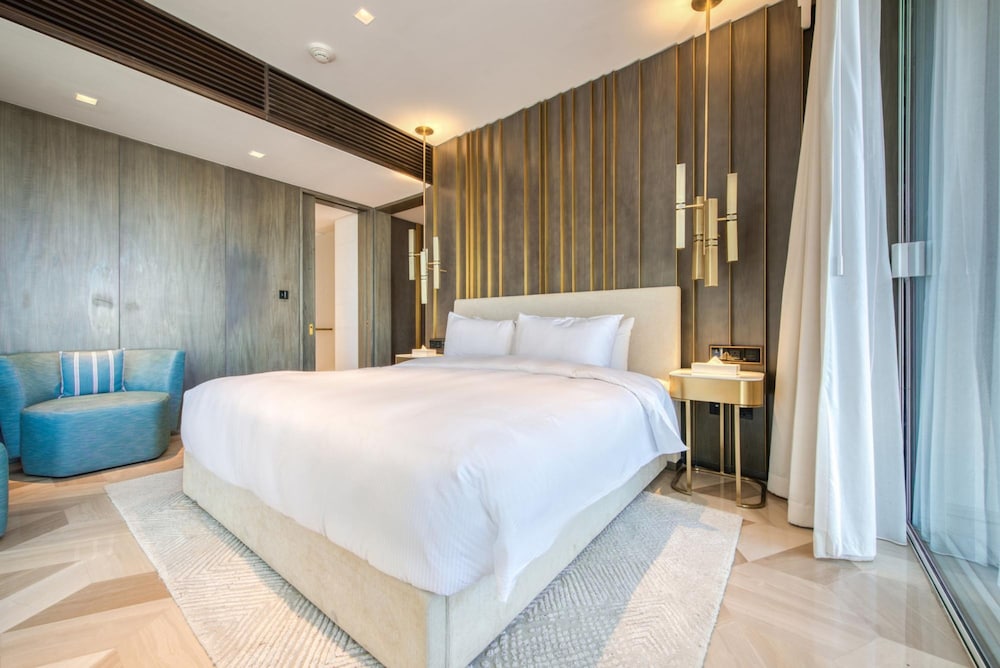 Vibrant Getaway in a Classy Five Palm Jumeirah Apt