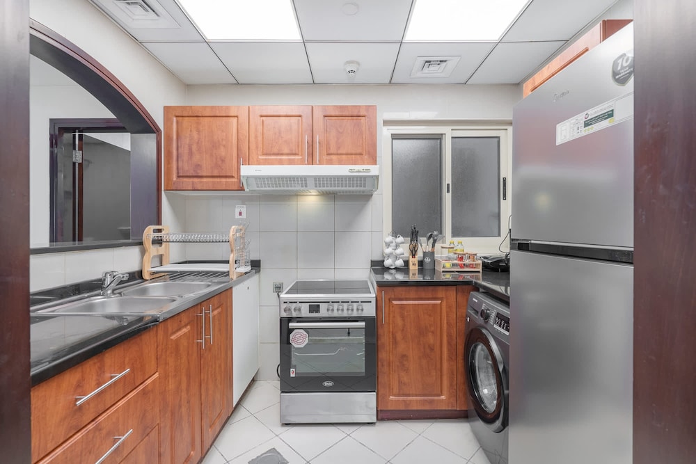1 Bedroom Apartment With a City View and Sleeps 4