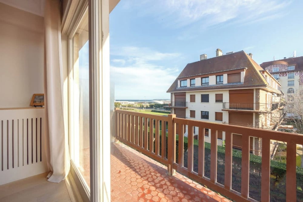 Luxury sea View 3br-2ba With Services in Deauville