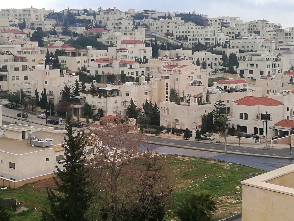Cozy Dair Ghbar Apartments