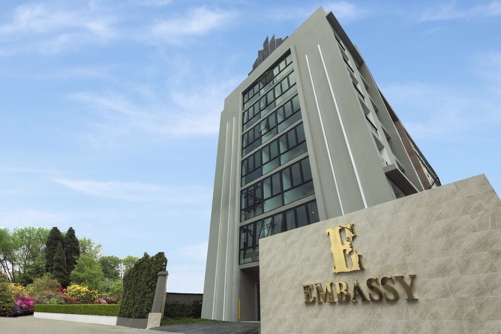 Hotel Naptel Embassy Place - Image 1