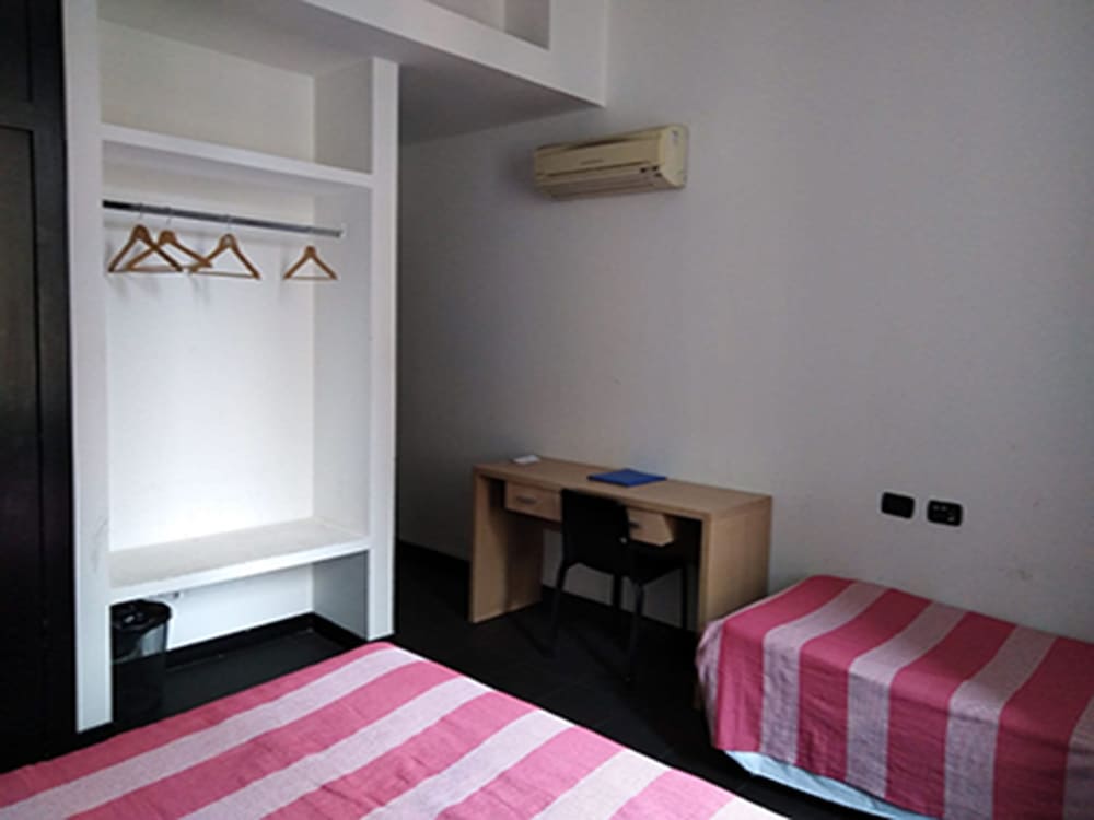 M&J Place Hostel Rome
