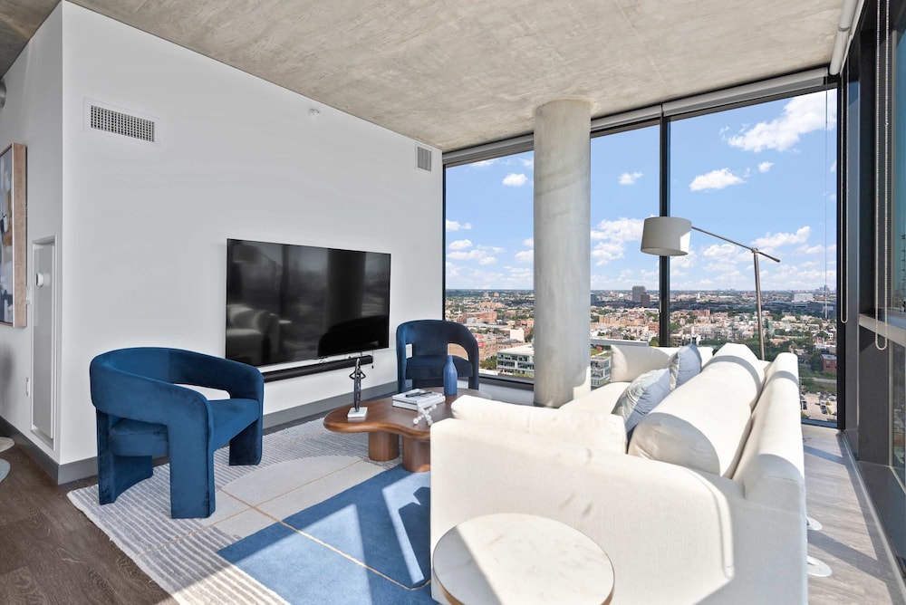 Cloud9 6 apt for 30ppl Fulton Market The Nouveau