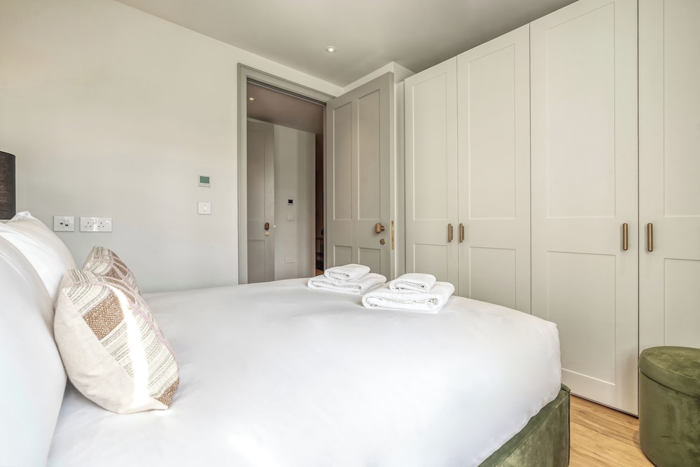 Luxury flats near Big Ben and London Eye