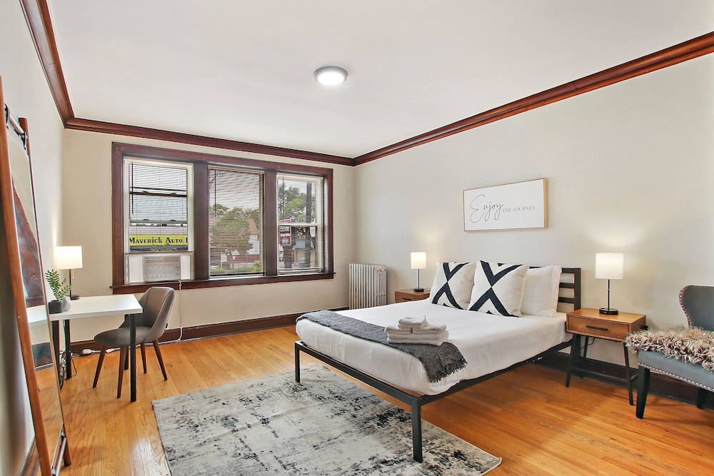 Inviting 2BR Apt - Fullerton 1B