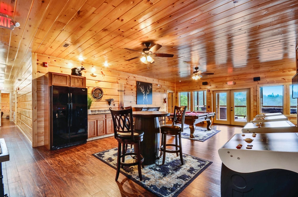 Luxury 14BR Haven: Views Games Hot Tubs More, Foto 35
