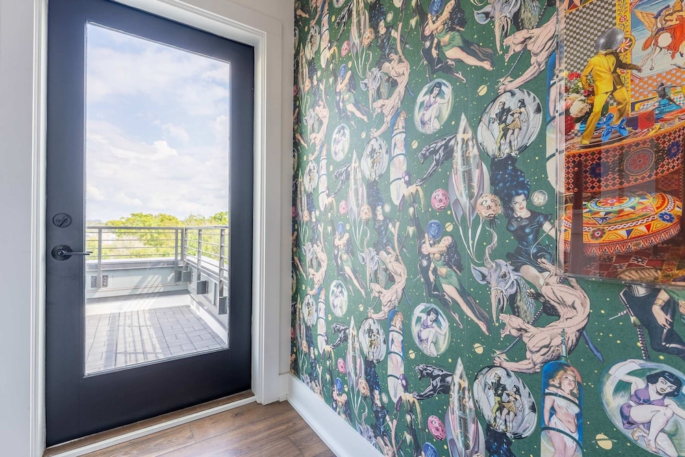 Luxe 4BR With Fire Pit Grill and City Views