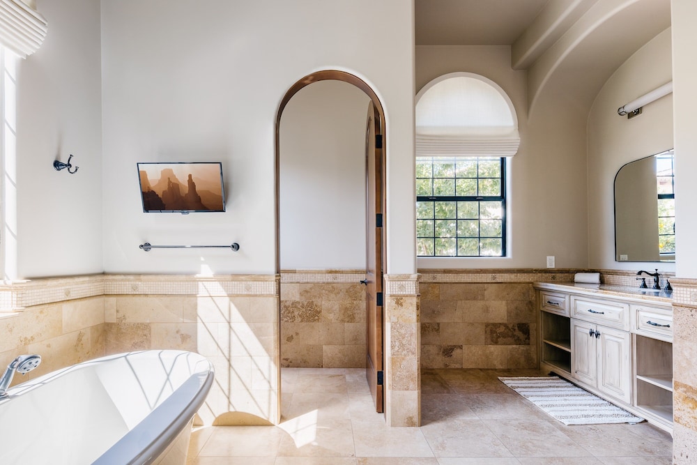 Luxe Poolside Paradise-pool & Spa-vanity Station