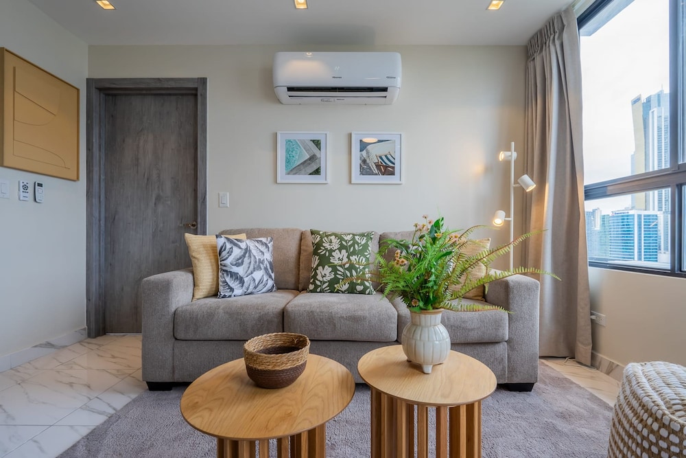 w Majestic 1BR w Beautiful View in Calle 50