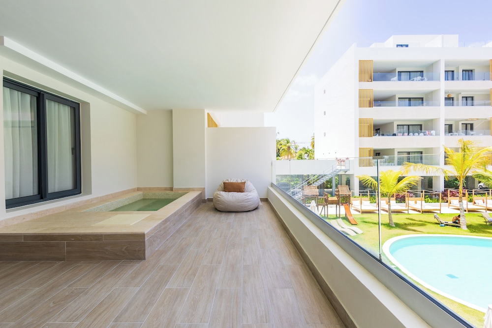 2BR Gardenia Retreat - Picuzzi & Pool