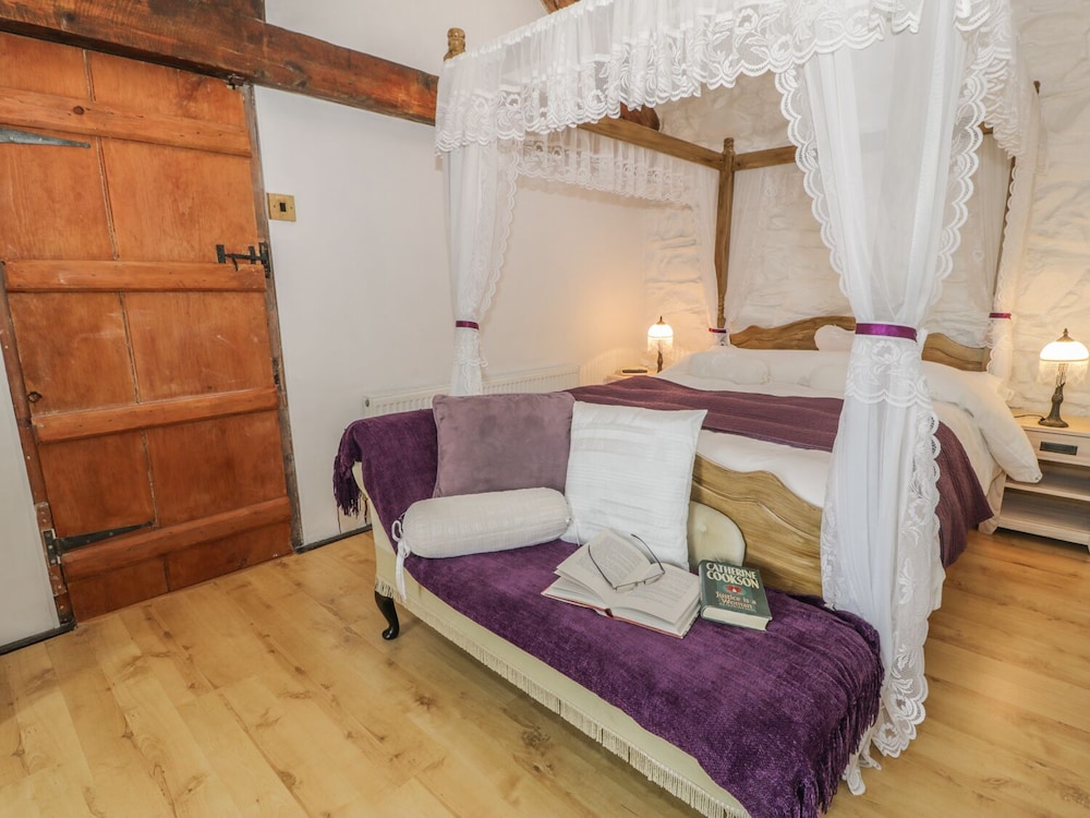 Hendy Cottage view 4