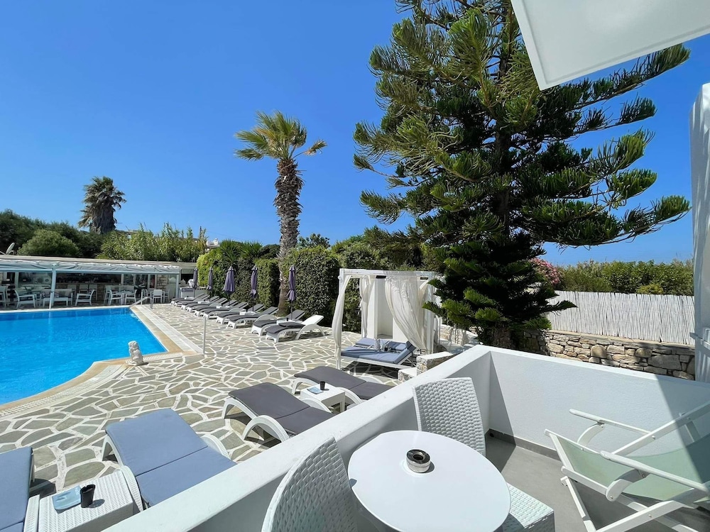 Zoumis Residence