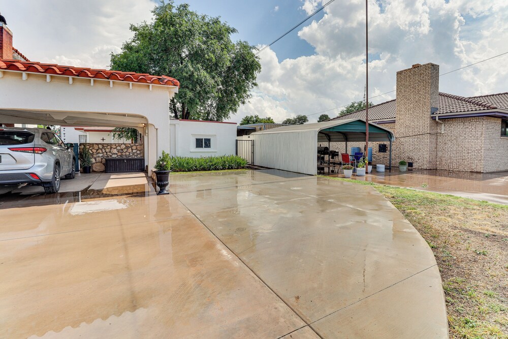 Walk to Enmu: Cozy Casita w/ Pet-friendly Yard