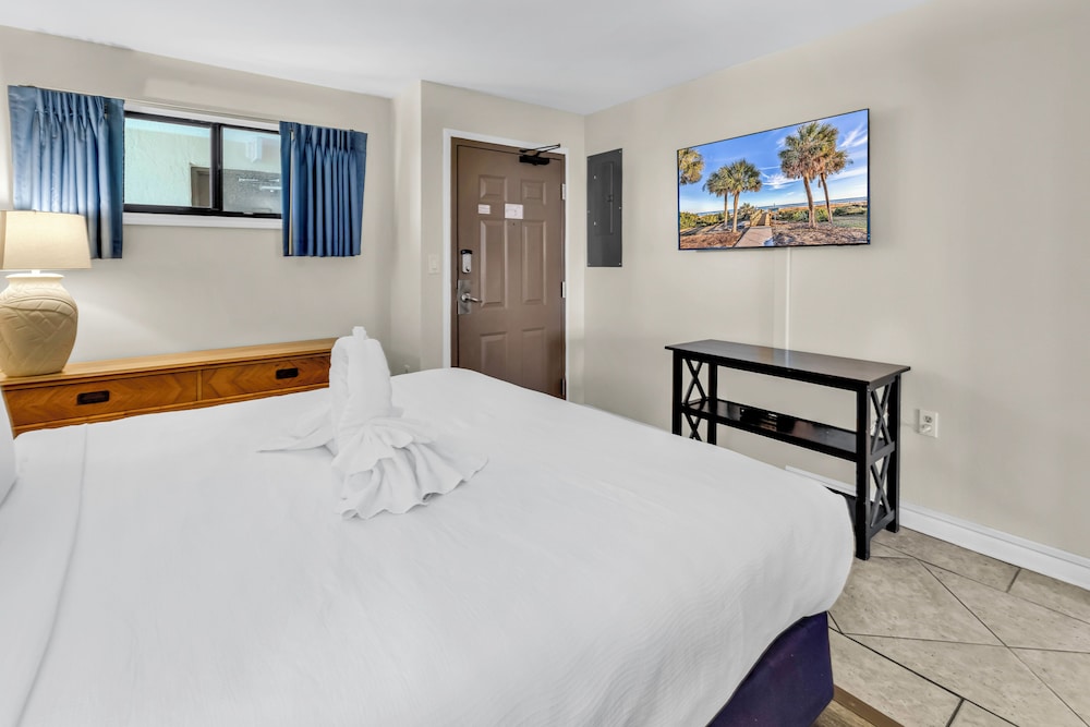 Oceanfront Condo with Balcony