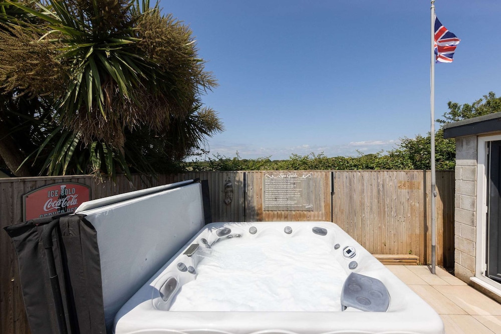Coastal Retreat With Hot Tub Walk to Beach