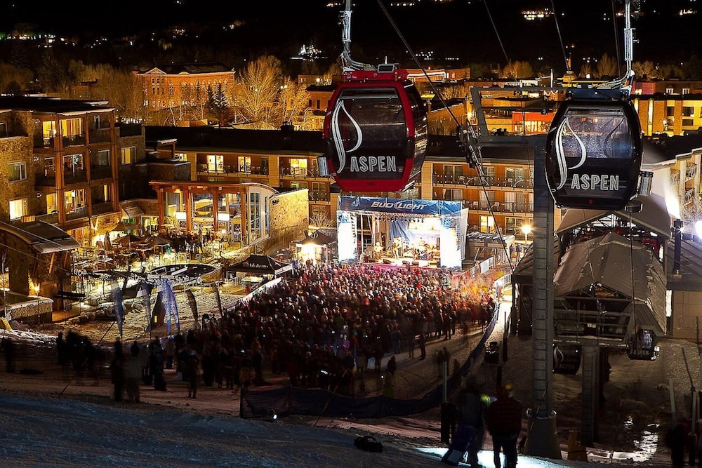 Exclusive 2 Bedroom Mountain Vacation Rental in the Heart of Downtown Aspen One Block From Silver Queen Gondola view 5