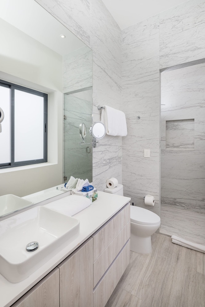 Waves Views Luxury 3BR Oceanfront Condo