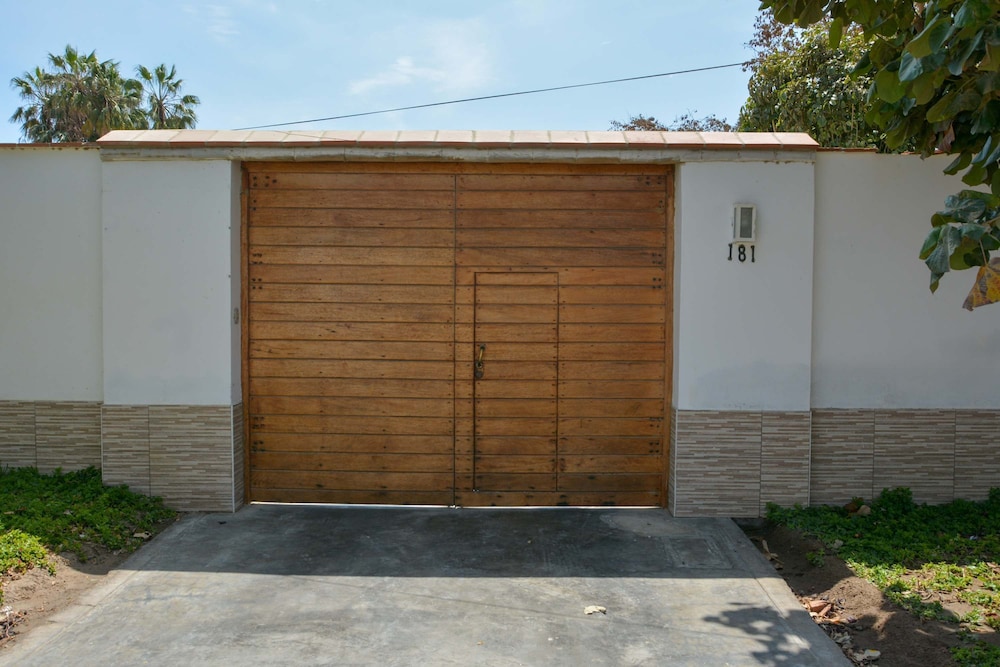 w Modern 5BR With Private Pool in Paracas