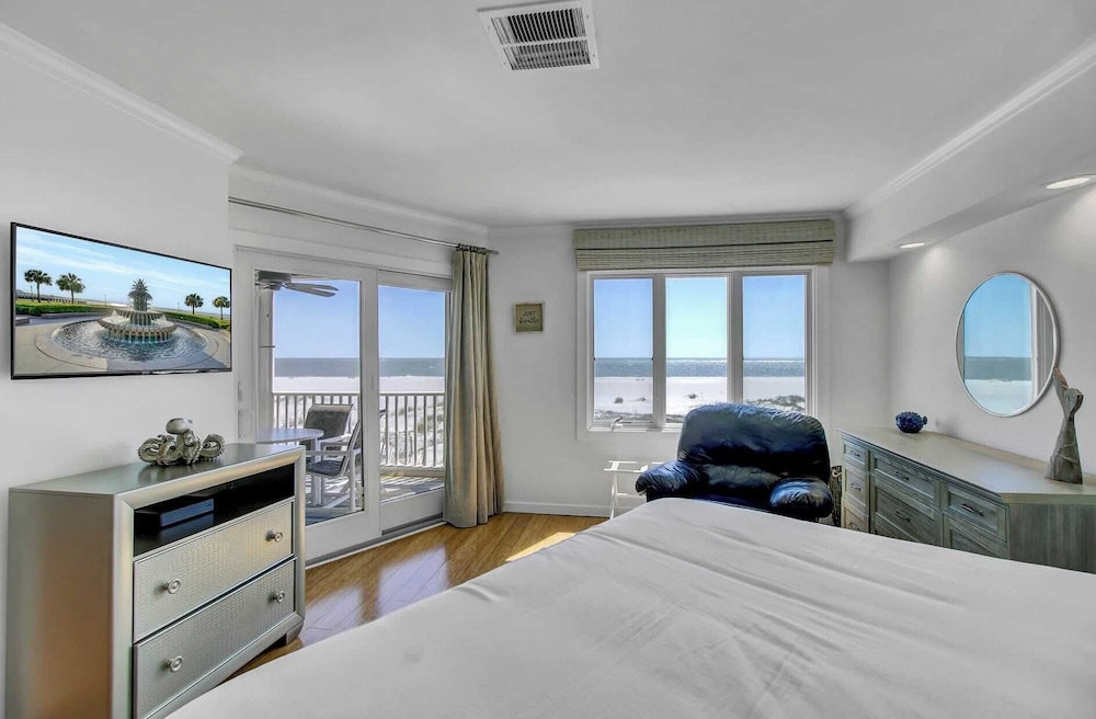 202 F Port O Call by Avantstay Amazing Oceanfront Views!