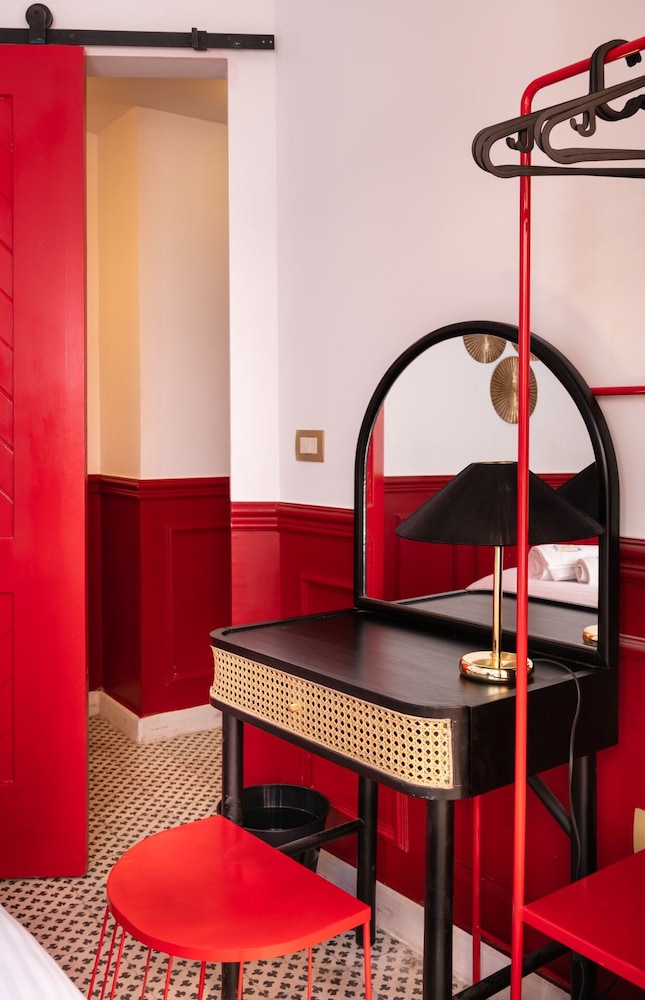 The Red-hot Retro 2bdr Apt. @ Cairo's Downtown